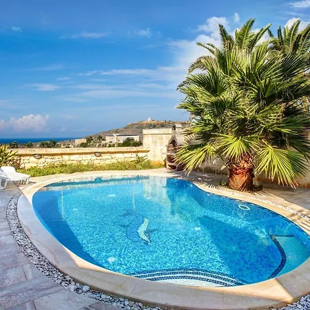 5 Bedroom With Private Pool * Għarb
