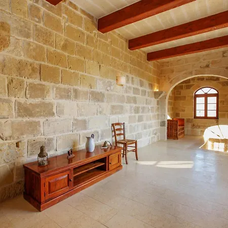 5 Bedroom With Private Pool *