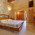 Hébergement de vacances 5 Bedroom With Private Pool *