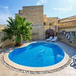 Hébergement de vacances 5 Bedroom With Private Pool