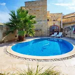 5 Bedroom With Private Pool Hébergement de vacances Għarb
