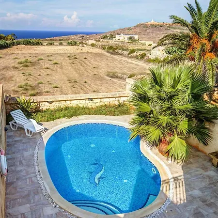 Ferienhaus 5 Bedroom With Private Pool Għarb