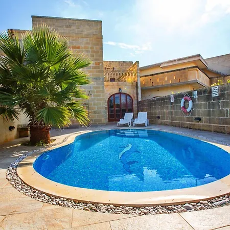 5 Bedroom With Private Pool *