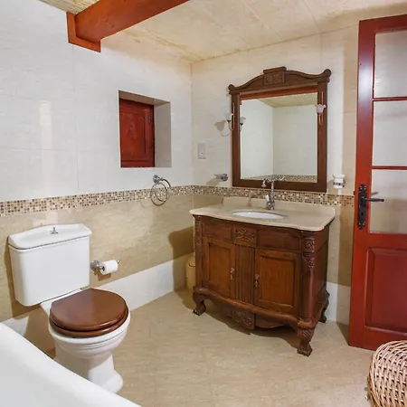 5 Bedroom With Private Pool Holiday home