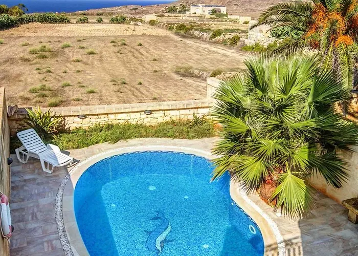 Tatil Evi 5 Bedroom With Private Pool Għarb