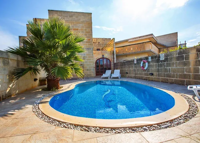 5 Bedroom With Private Pool *