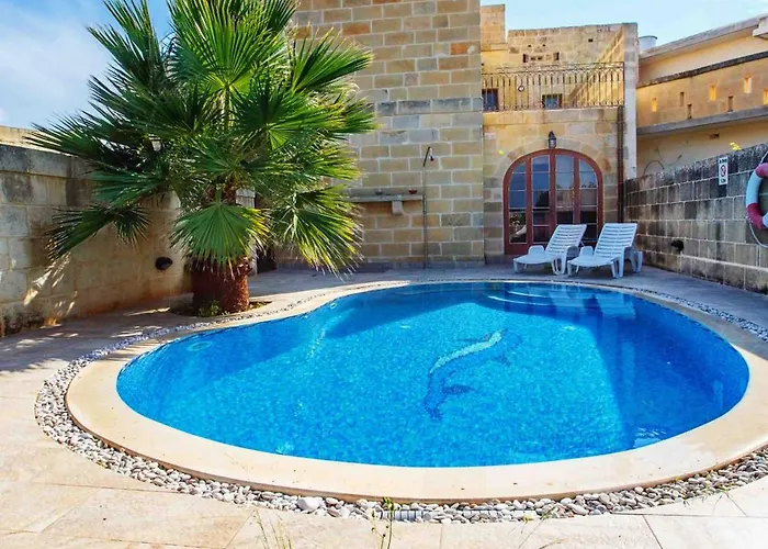 5 Bedroom With Private Pool Tatil Evi Għarb