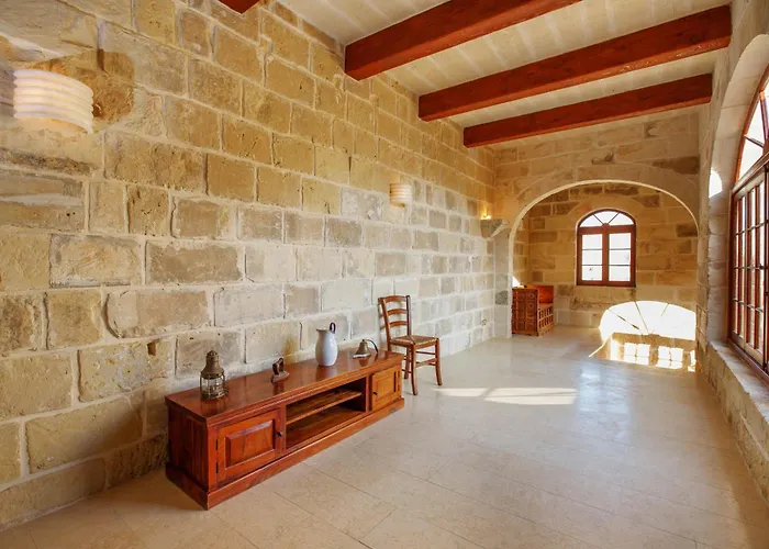 5 Bedroom With Private Pool *